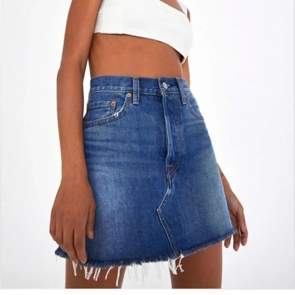 Levi's Women's Hi Rise Deconstructed Denim Skirt NEW NWT - Picture 1 of 6